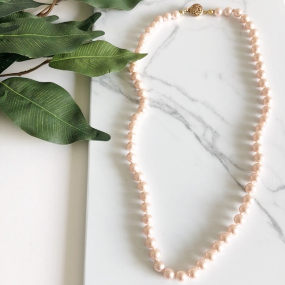 Light Pink Pearl Necklace - Picture 2 of 3